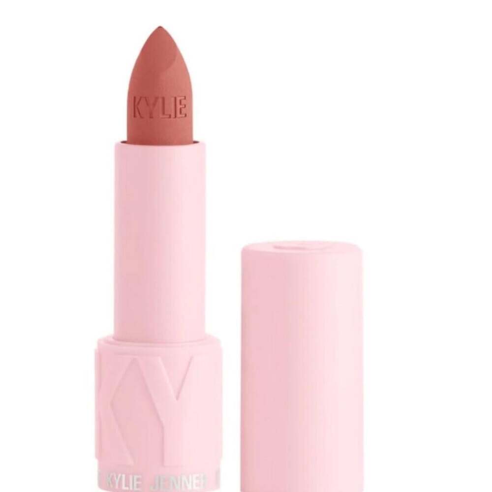 Kylie Cosmetics Pink and Red Makeup